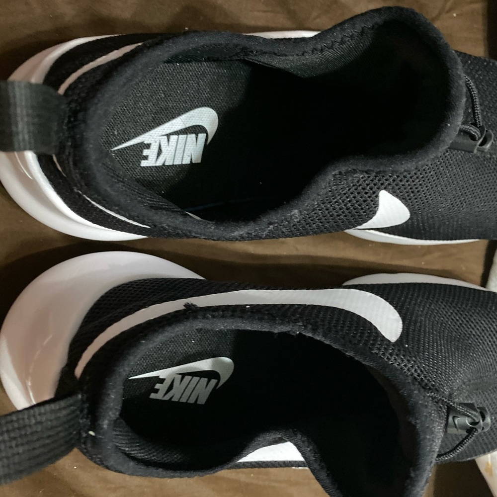 Sneaker - Picture 2 of 4